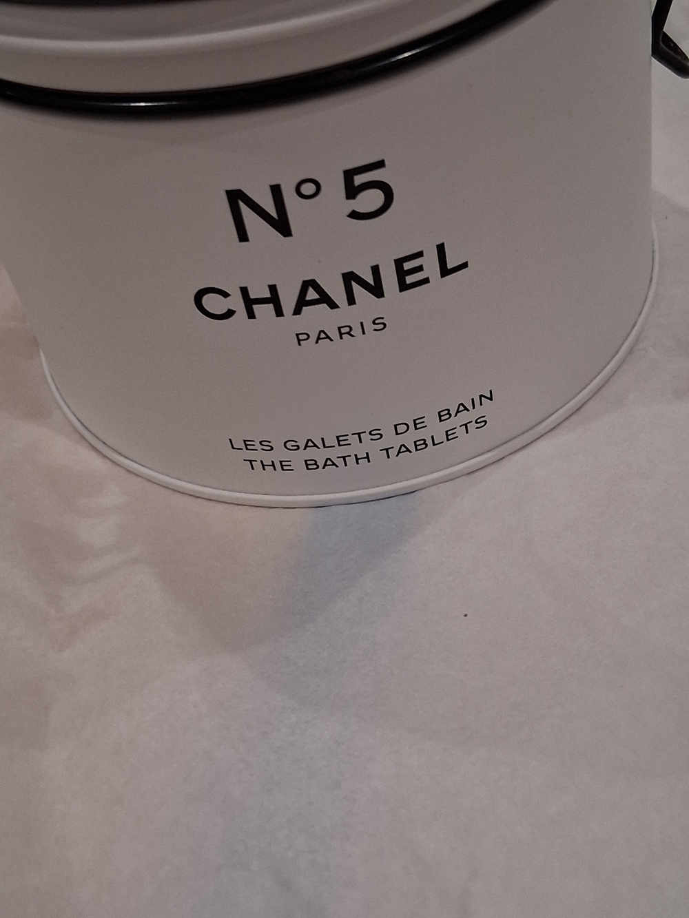 CHANEL N°5 White Bath Tablet Tin Has 5 Bath Tablets .Tin still Looks New. - Picture 2 of 6